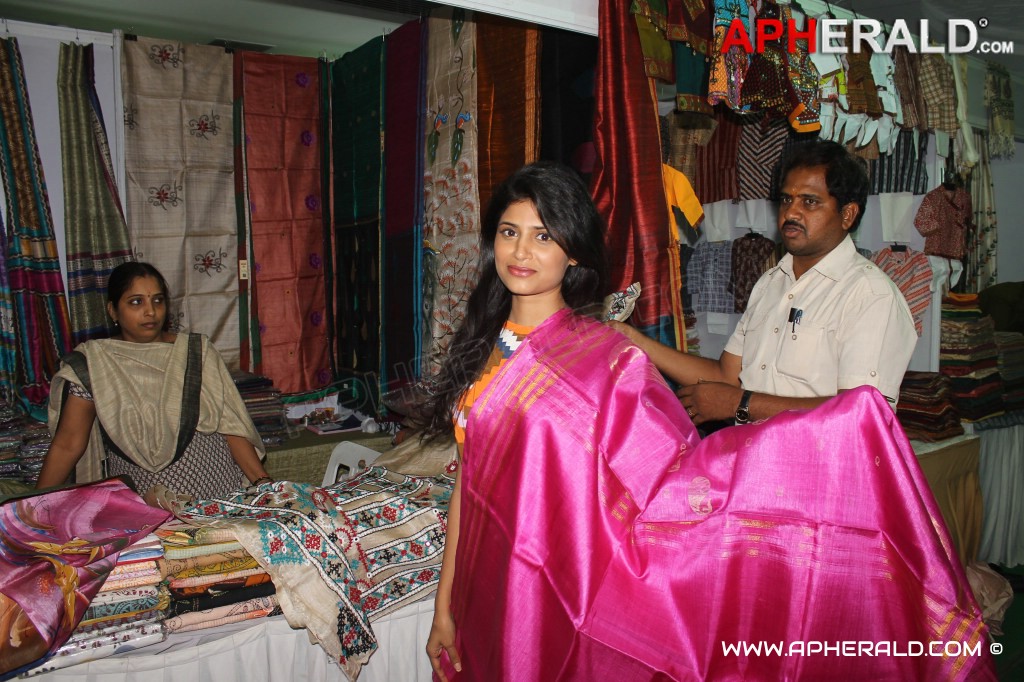 Swetha Pandit Launch Silk of India Exhibition