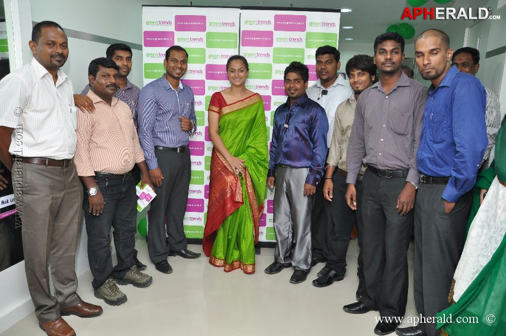 Simran launches Green Trends 137th Salon