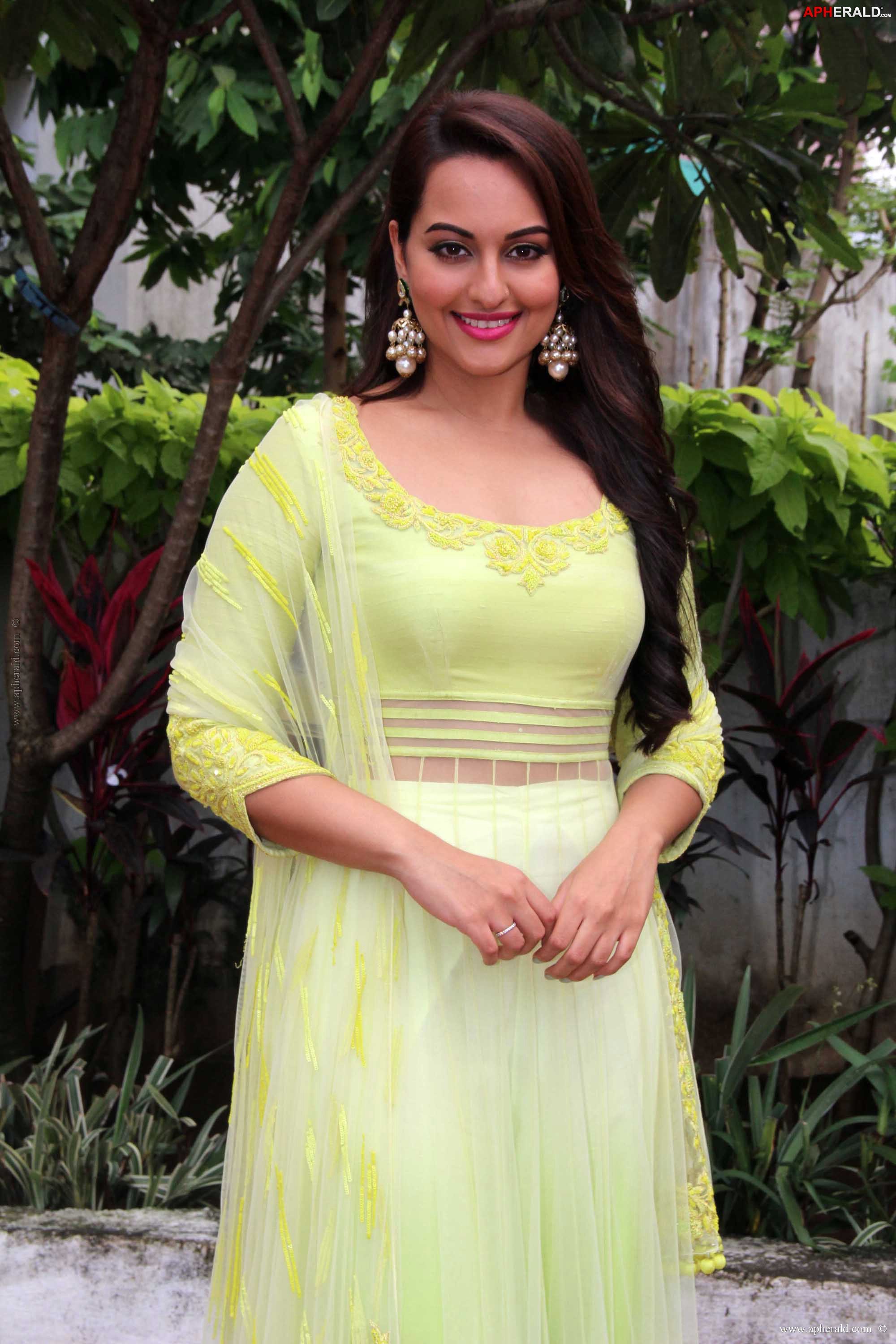 Sonakshi Sinha at Star Plus Diwali
