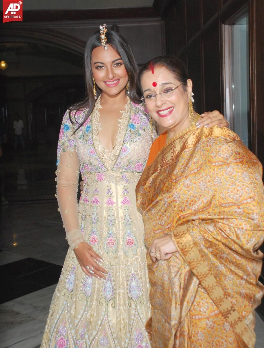 Sonakshi Sinha Ramp Walk At Tarun Tahiliani Show