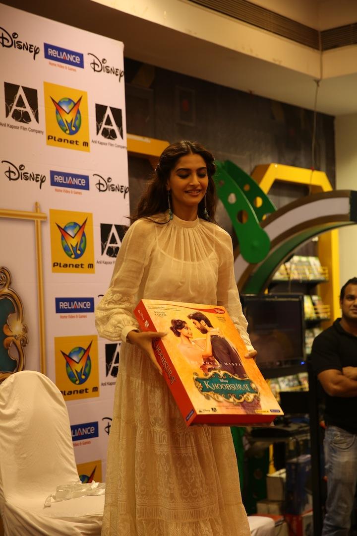 Sonam Kapoor Launches Khoobsurat DVD