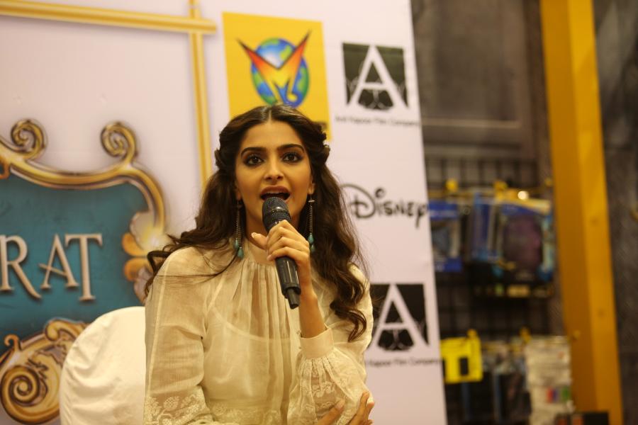Sonam Kapoor Launches Khoobsurat DVD