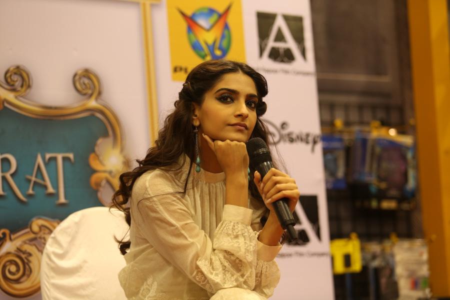 Sonam Kapoor Launches Khoobsurat DVD