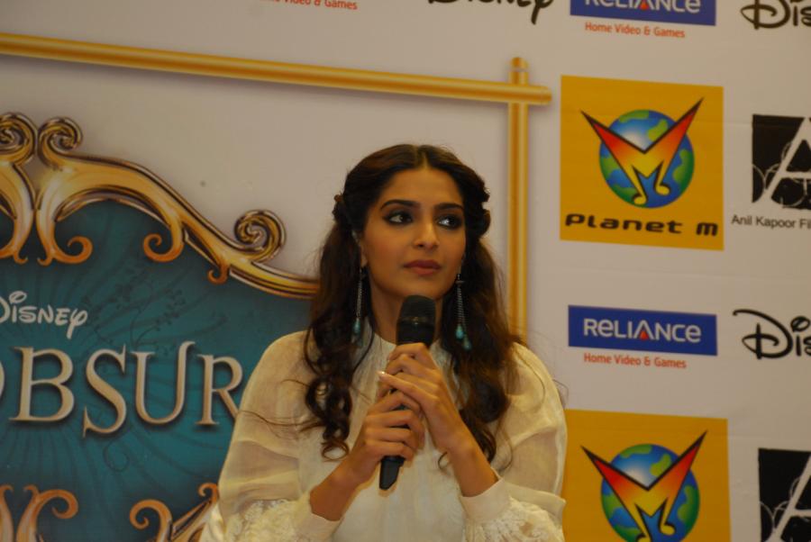 Sonam Kapoor Launches Khoobsurat DVD