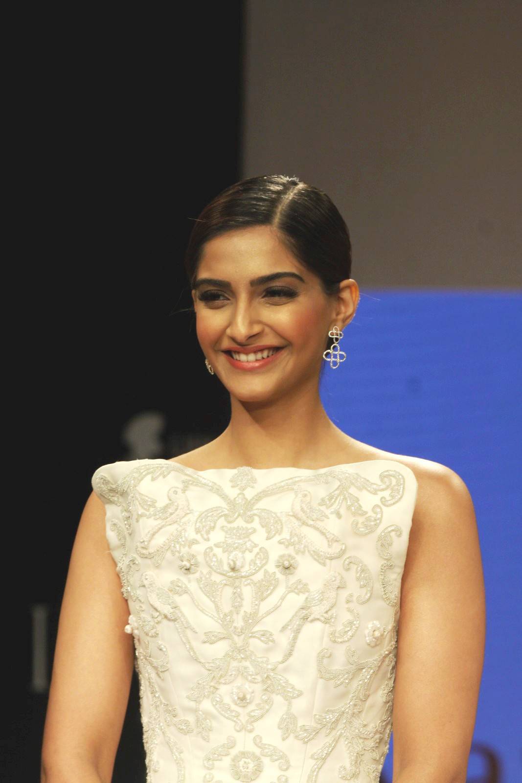 Sonam Kapoor Ramp Walk Stills At IIJW 2014