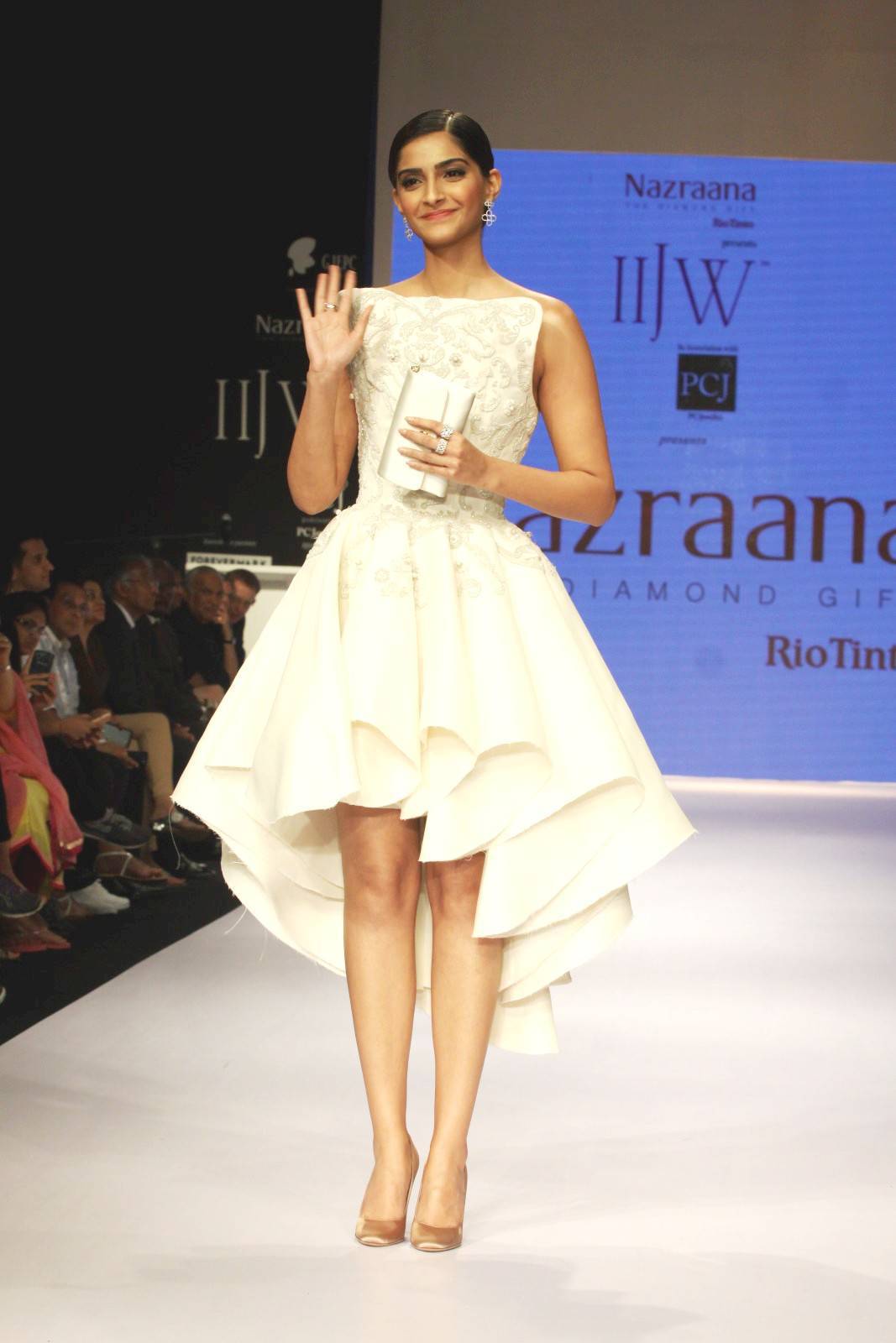 Sonam Kapoor Ramp Walk Stills At IIJW 2014