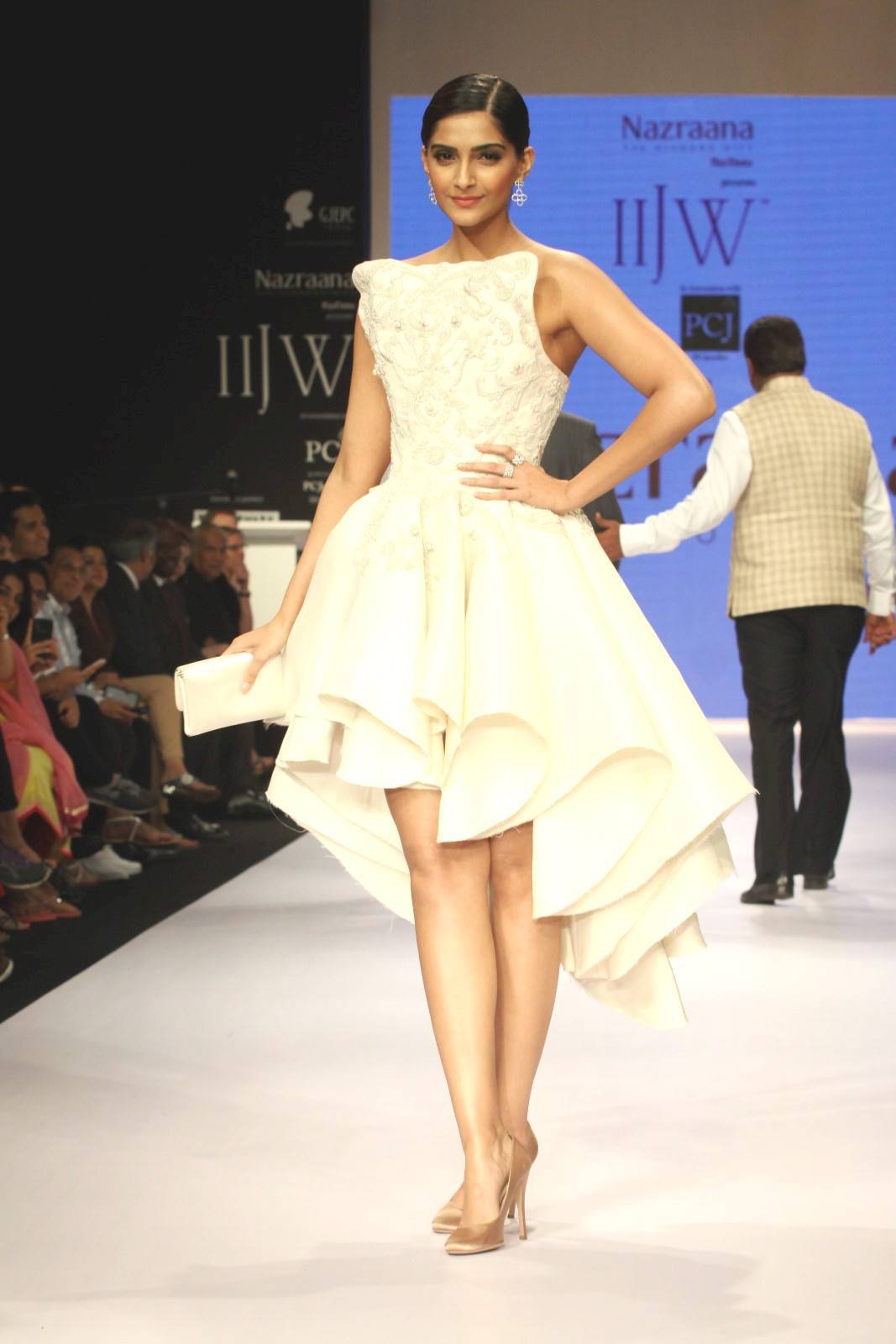 Sonam Kapoor Ramp Walk Stills At IIJW 2014