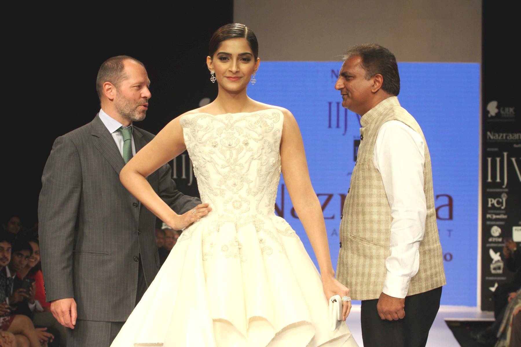 Sonam Kapoor Ramp Walk Stills At IIJW 2014