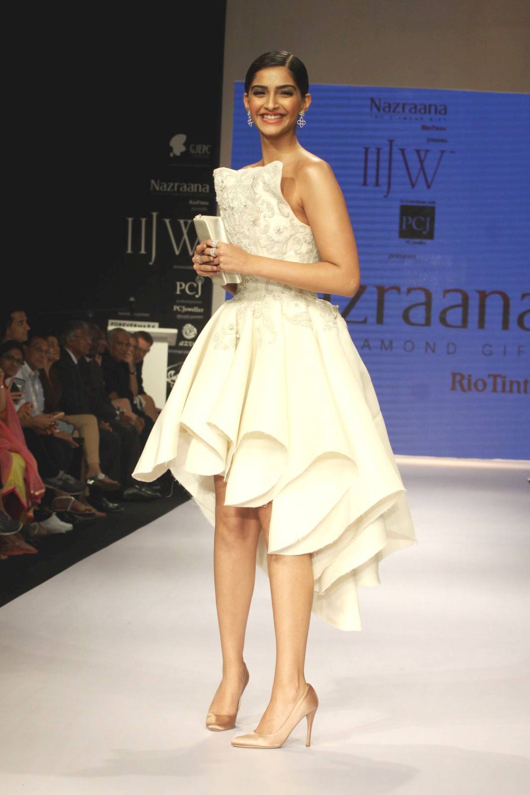 Sonam Kapoor Ramp Walk Stills At IIJW 2014