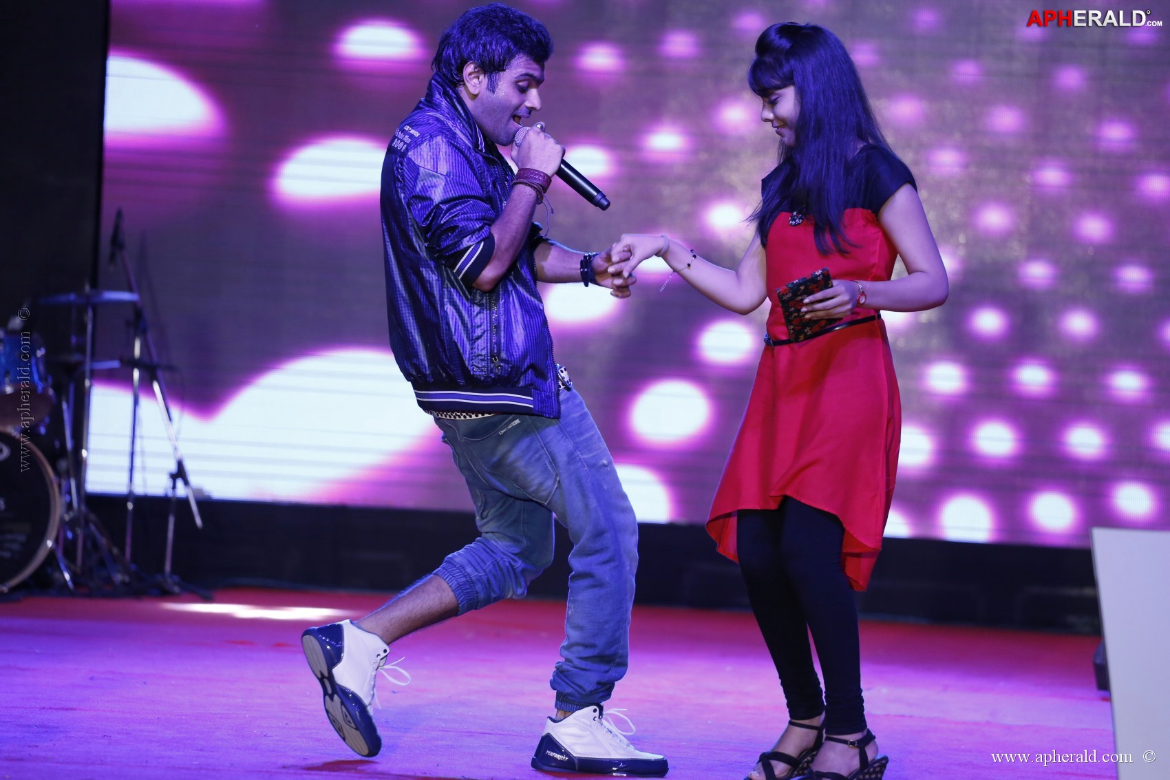 Sri Ramachandra troupe rocks with live concert