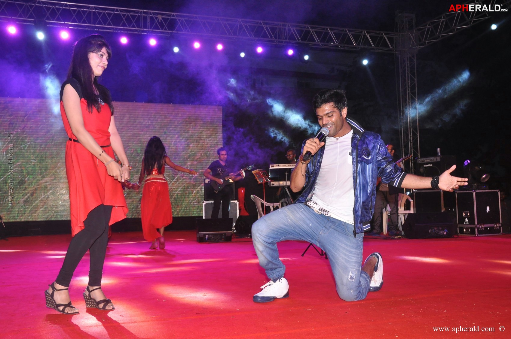 Sri Ramachandra troupe rocks with live concert