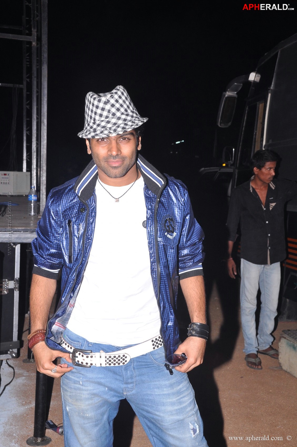 Sri Ramachandra troupe rocks with live concert