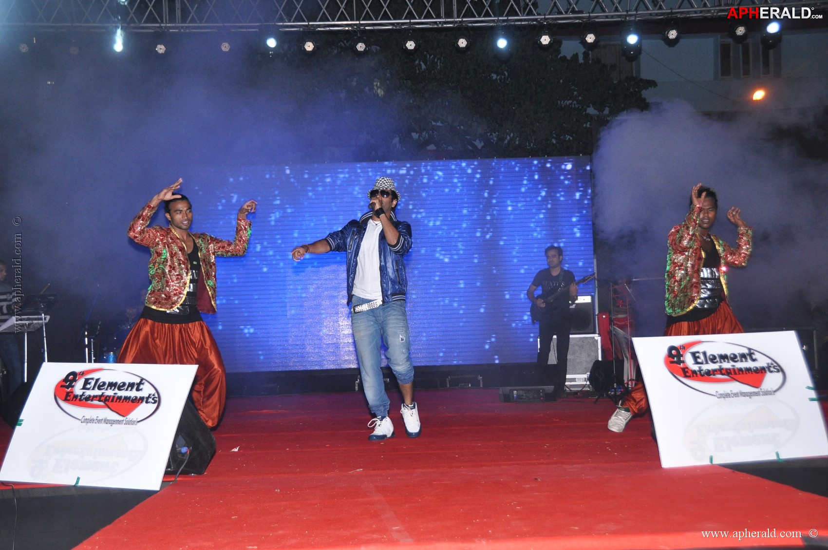 Sri Ramachandra troupe rocks with live concert