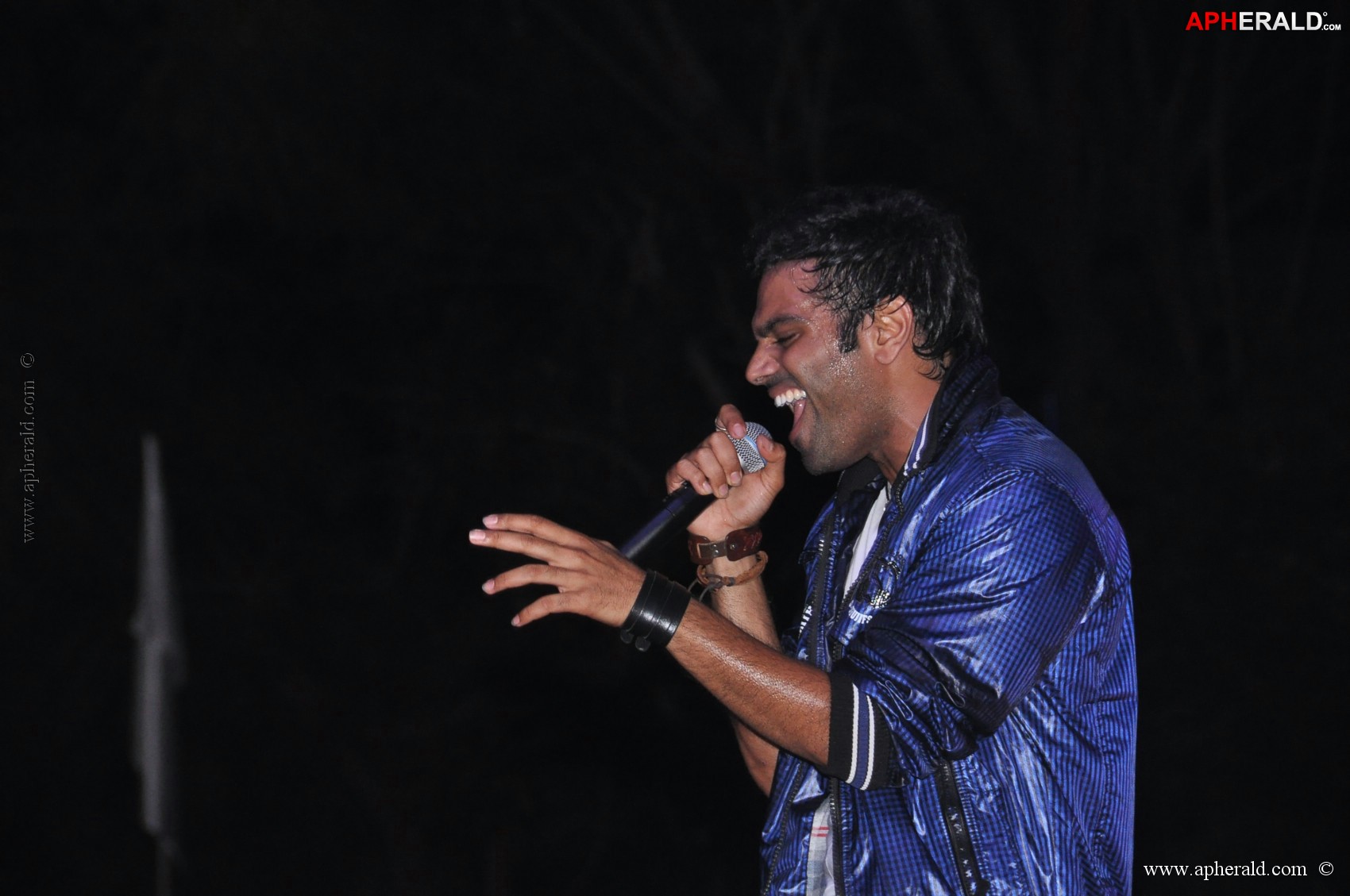 Sri Ramachandra troupe rocks with live concert