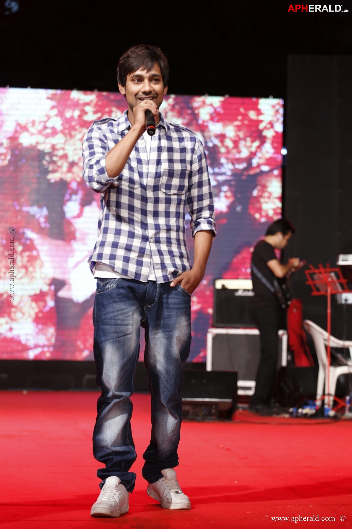 Sri Ramachandra troupe rocks with live concert