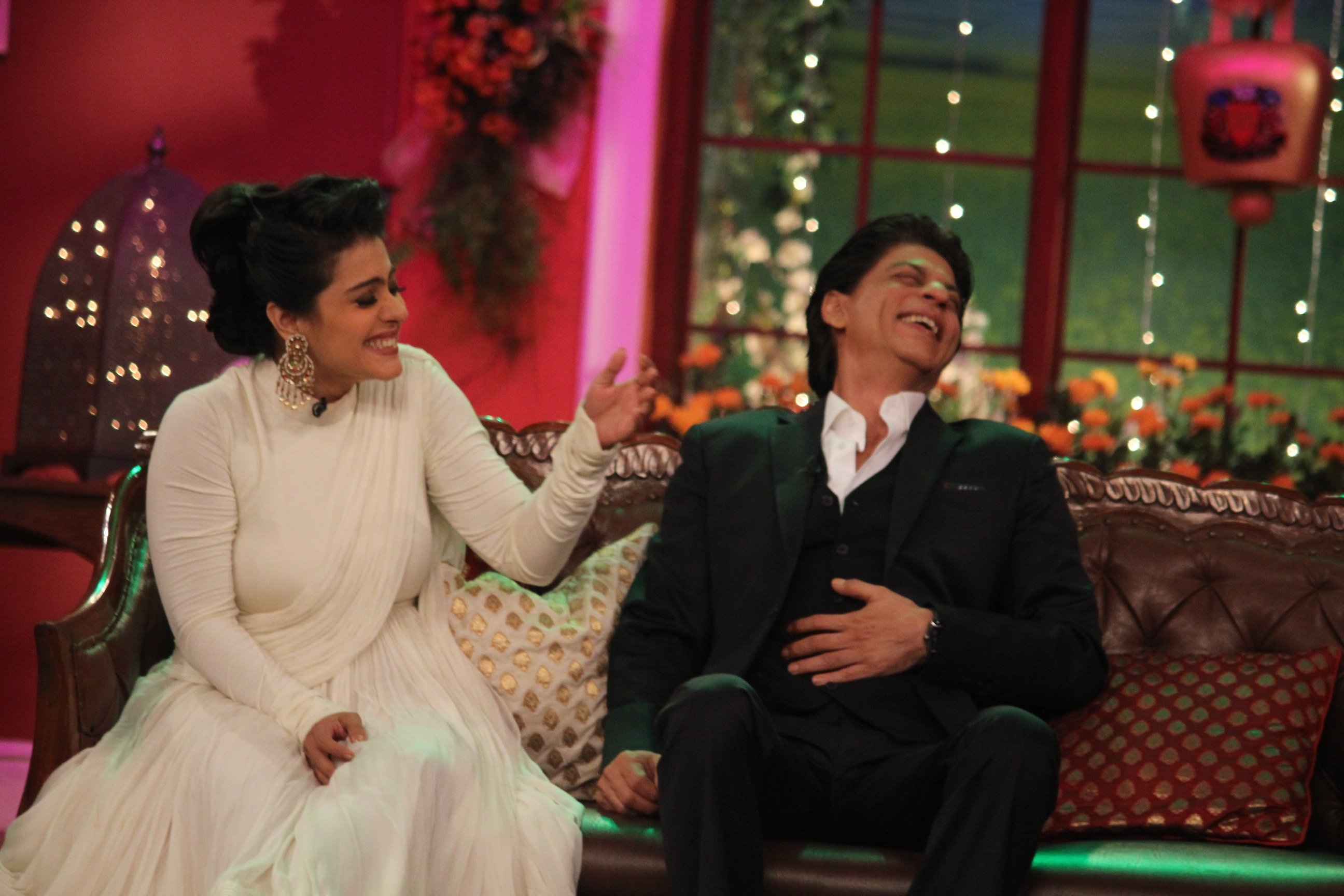 SRK and Kajol Shoot DDLJ 1000 weeks for CNWK
