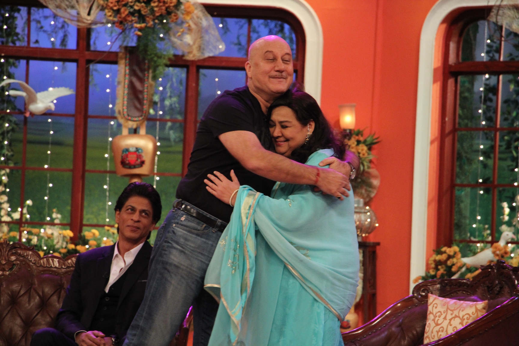 SRK and Kajol Shoot DDLJ 1000 weeks for CNWK