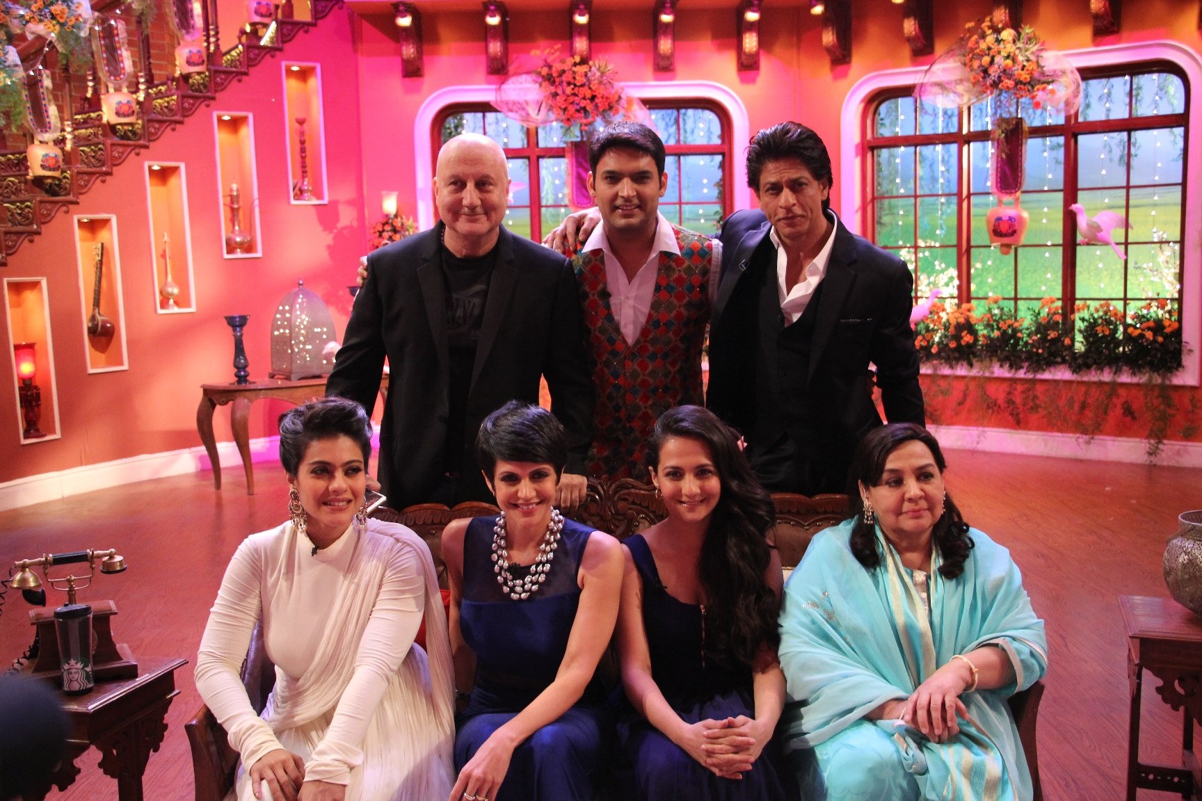 SRK and Kajol Shoot DDLJ 1000 weeks for CNWK