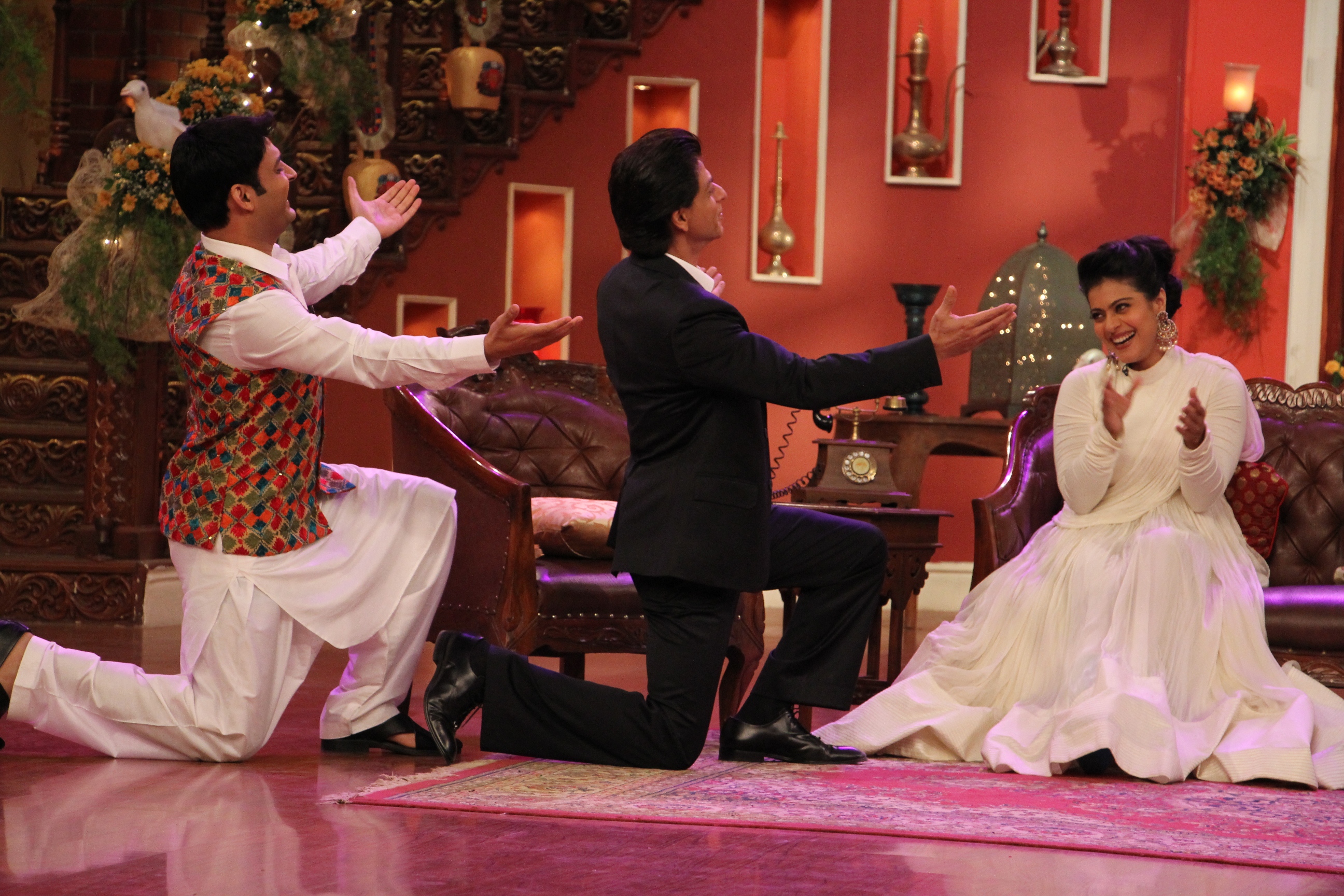 SRK and Kajol Shoot DDLJ 1000 weeks for CNWK