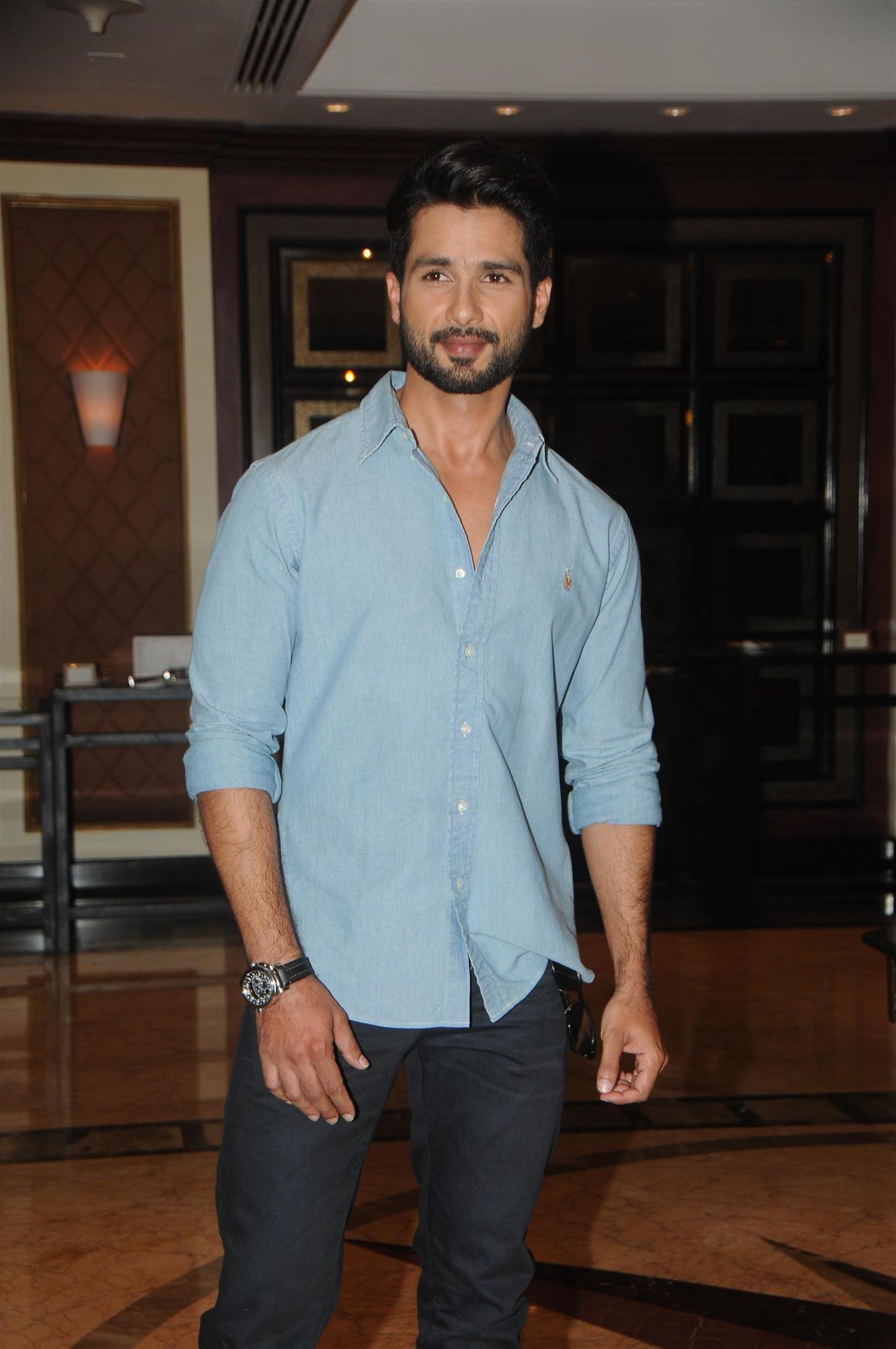 Stars At Launch of Book Haider Omkara Maqbool
