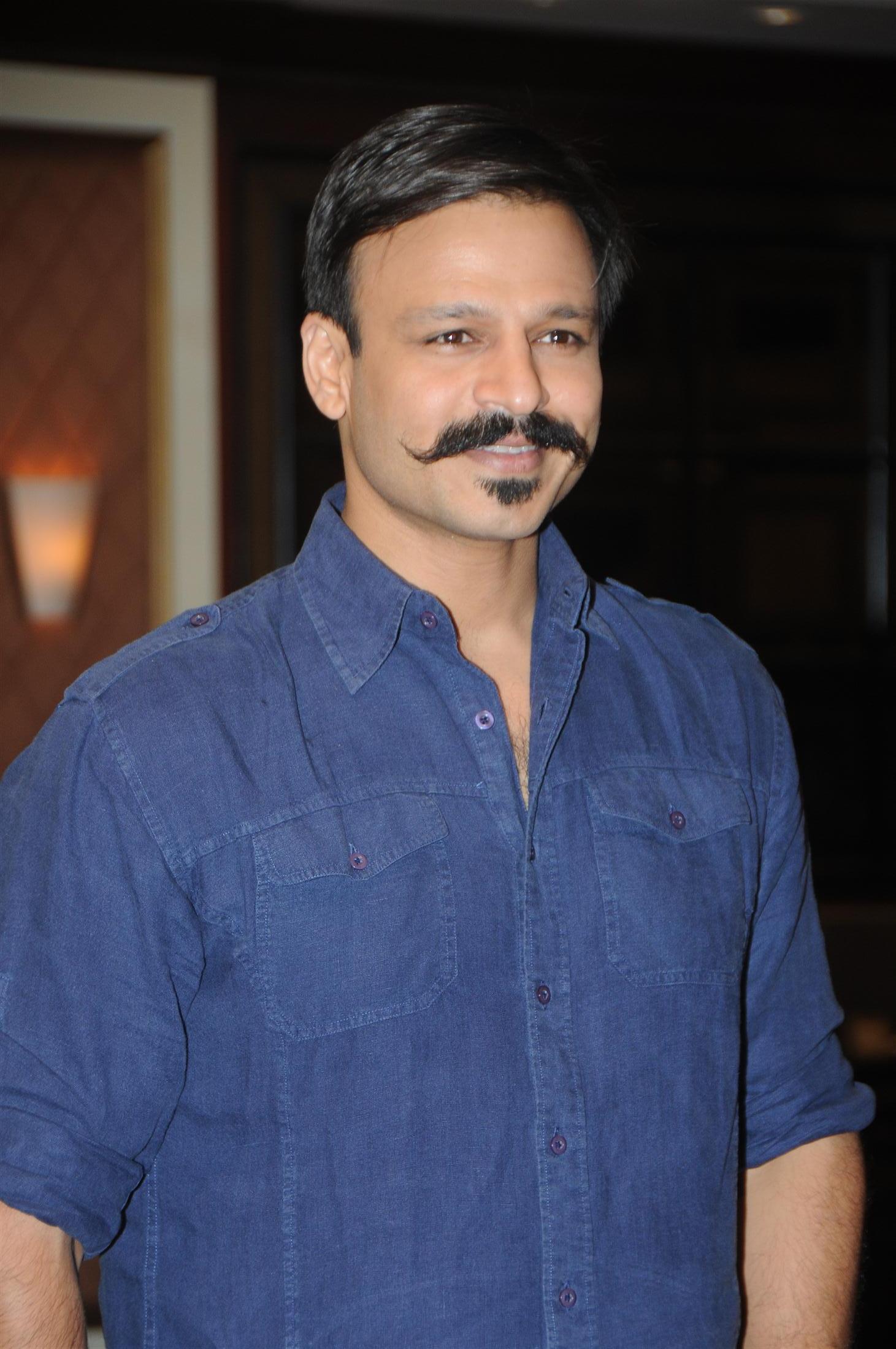 Stars At Launch of Book Haider Omkara Maqbool