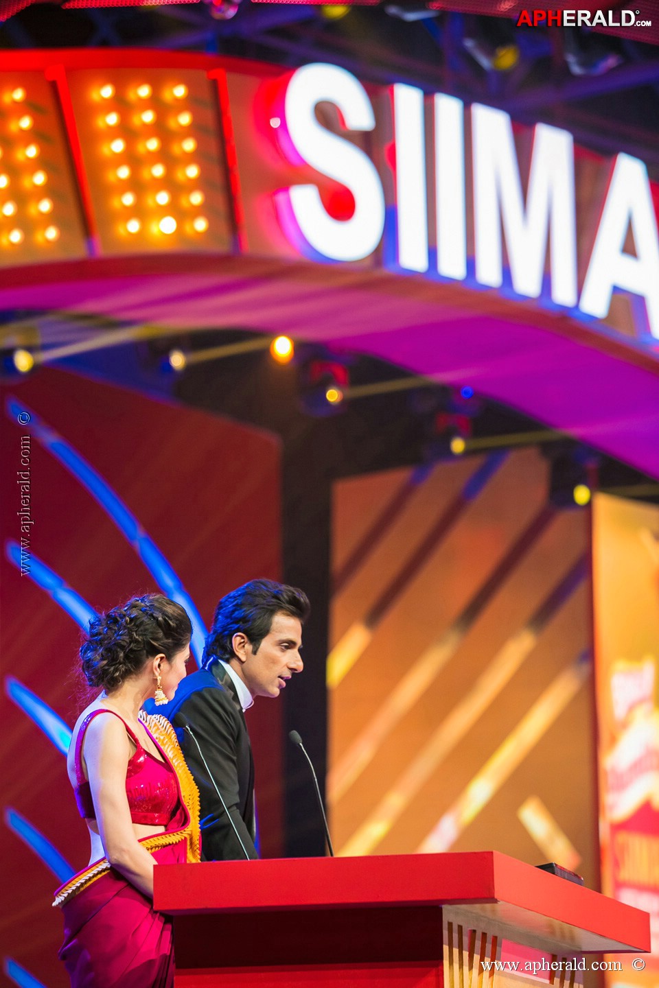 Stars at SIIMA 2013 Awards 5