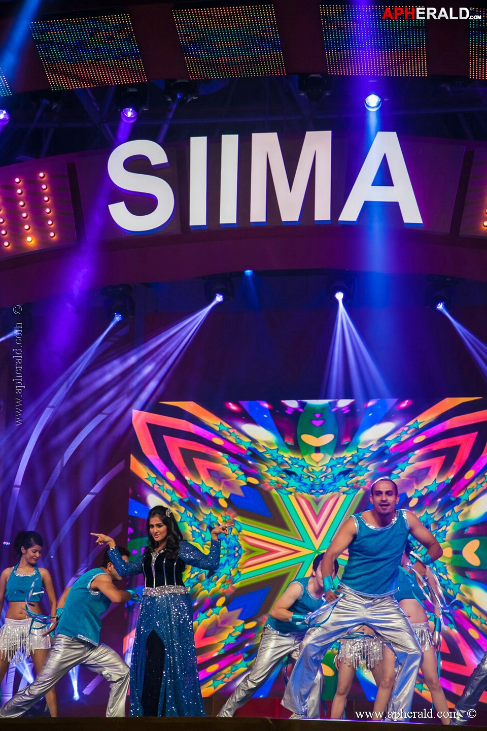 Stars at SIIMA 2013 Awards 5