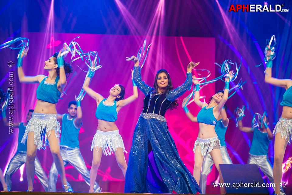 Stars at SIIMA 2013 Awards 5