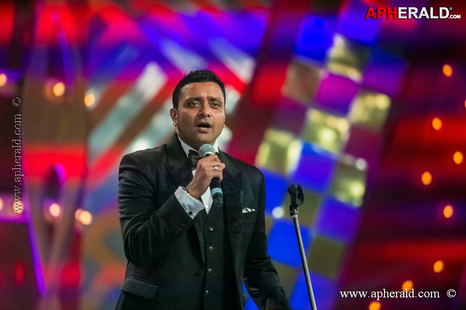 Stars at SIIMA 2013 Awards 5