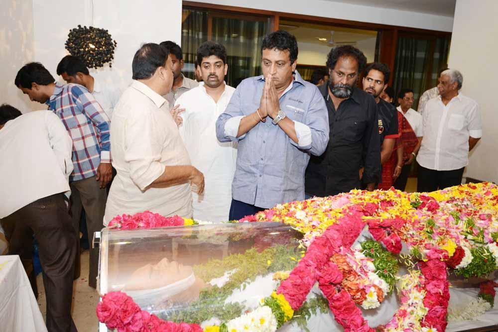 Stars Pay Tribute To Movie Moghul Ramanaidu