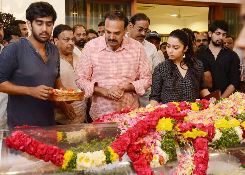 Stars Pay Tribute To Movie Moghul Ramanaidu