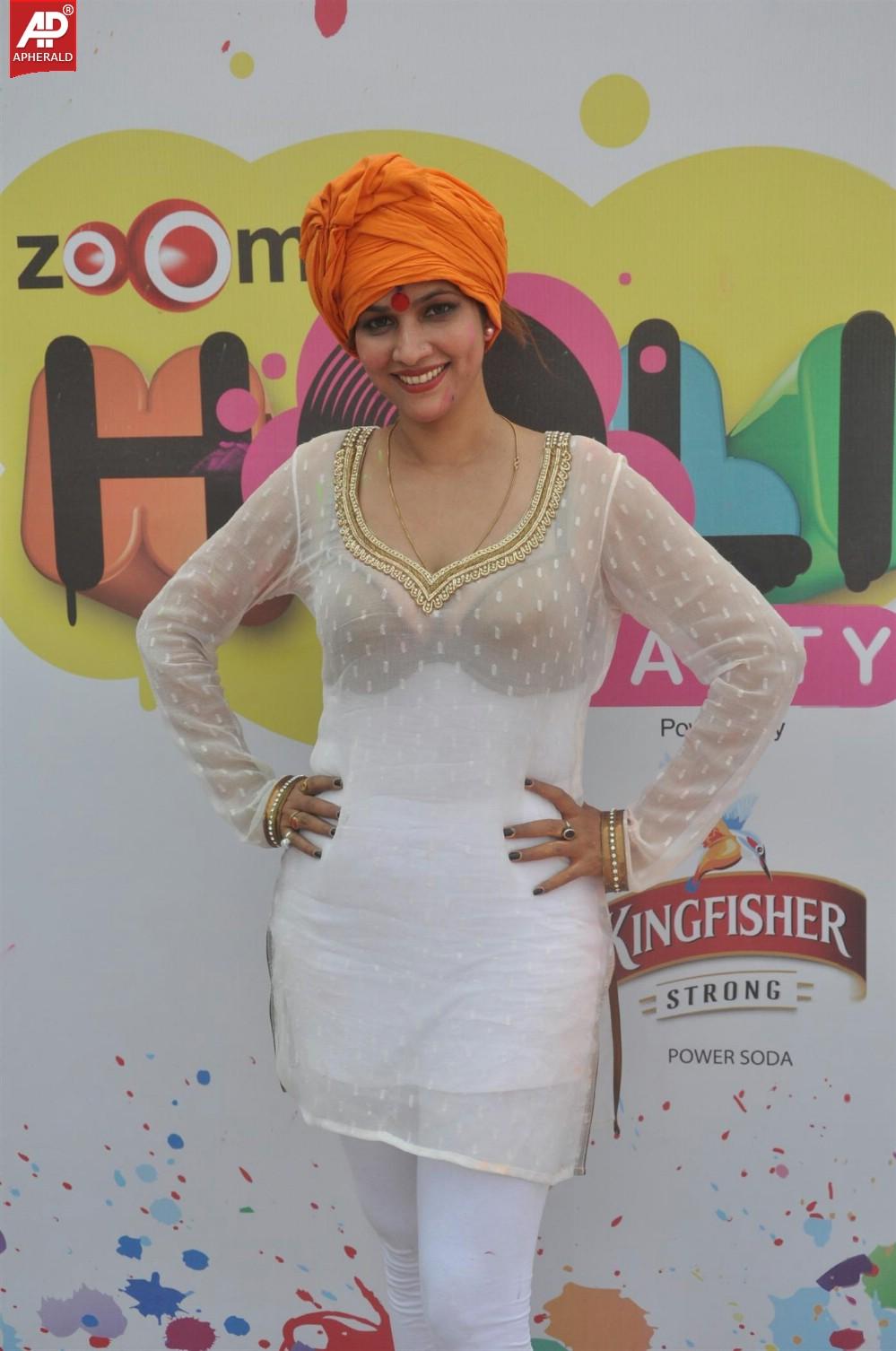 Sunny Leone Bolly Celebs at Zoom Holi Party
