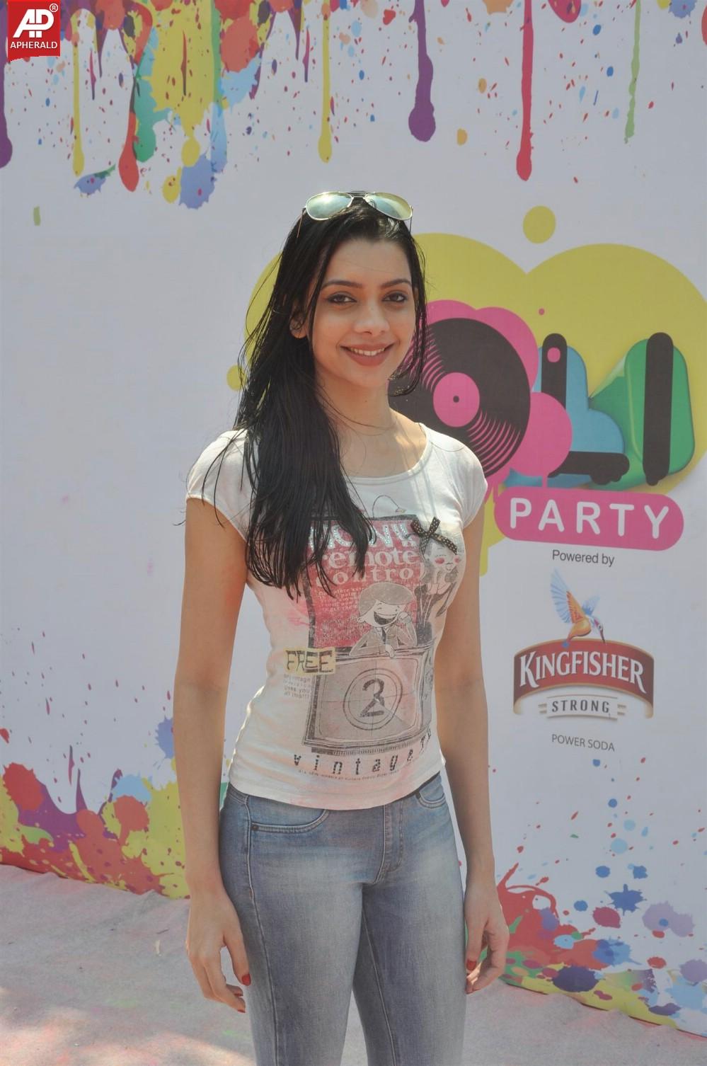 Sunny Leone Bolly Celebs at Zoom Holi Party