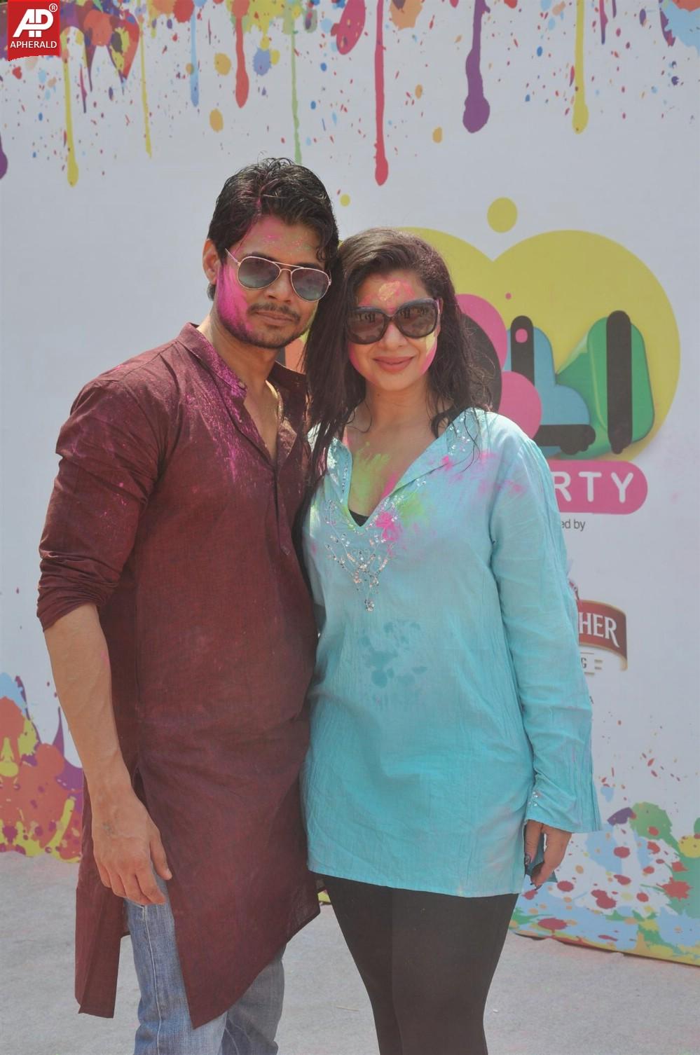Sunny Leone Bolly Celebs at Zoom Holi Party