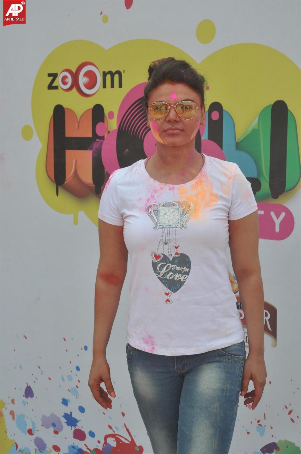 Sunny Leone Bolly Celebs at Zoom Holi Party