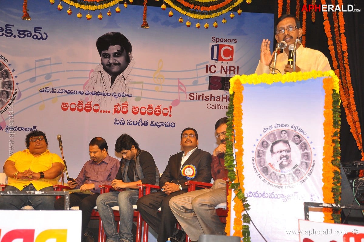 Swarnayuga Sangeeta Darsakulu Book Launch