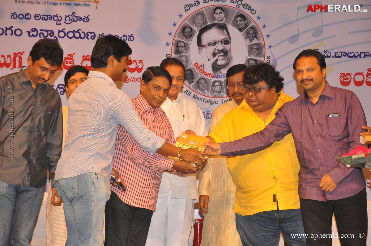 Swarnayuga Sangeeta Darsakulu Book Launch