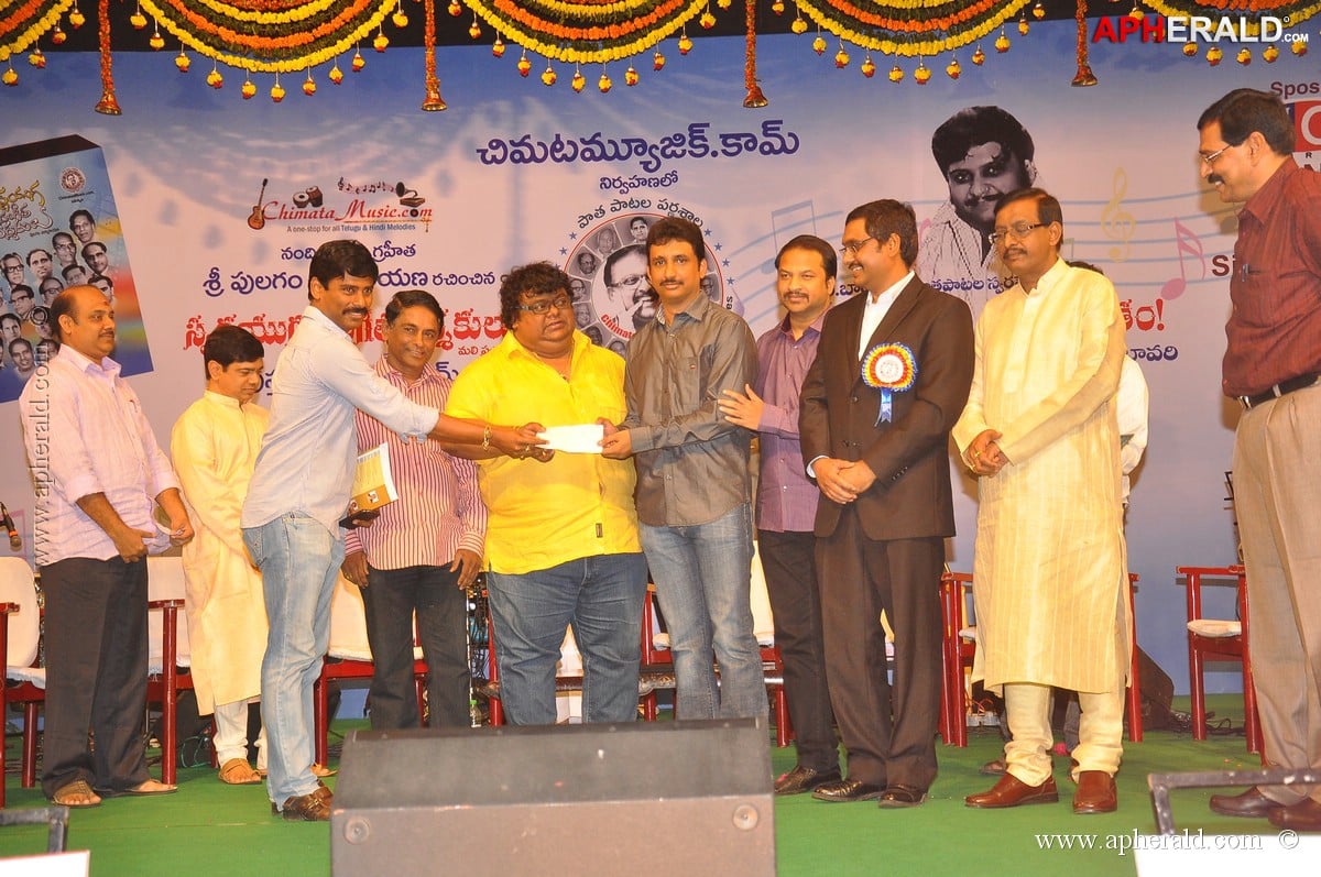Swarnayuga Sangeeta Darsakulu Book Launch