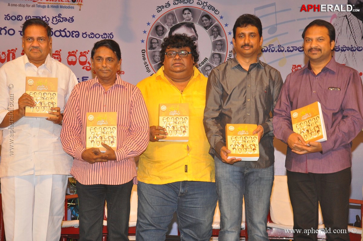 Swarnayuga Sangeeta Darsakulu Book Launch