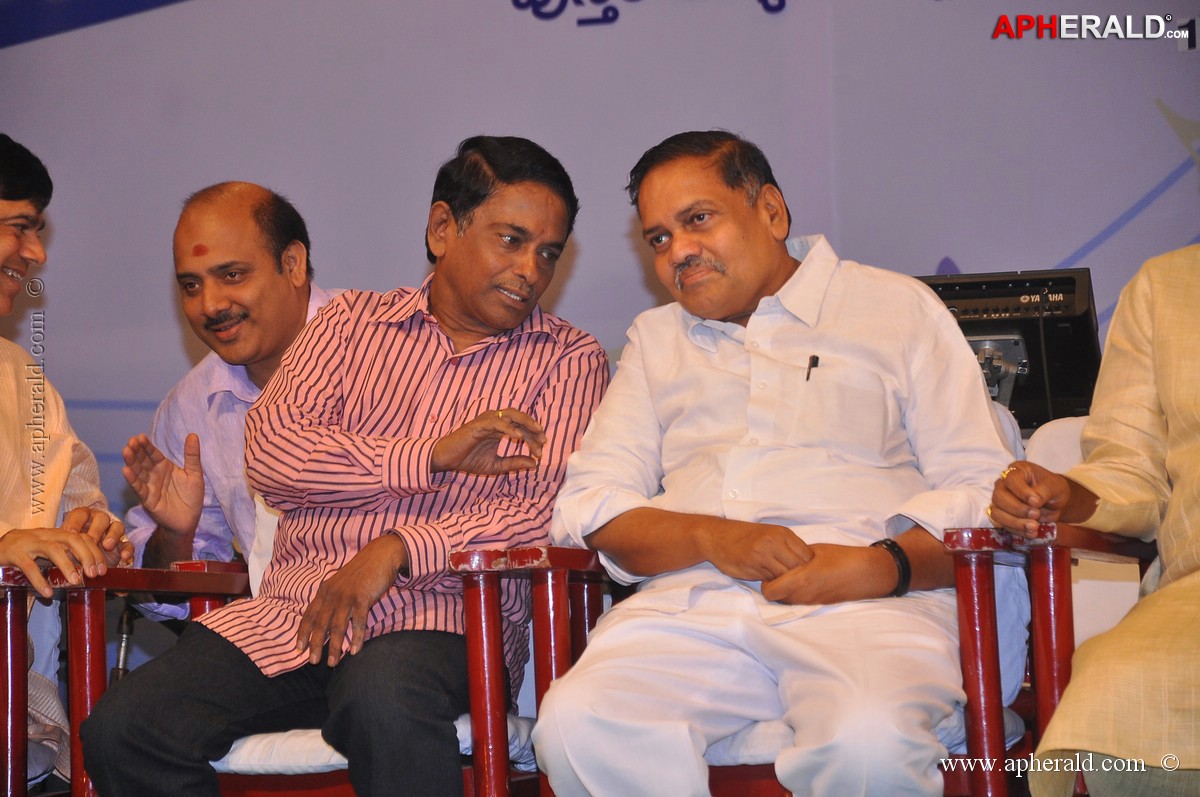 Swarnayuga Sangeeta Darsakulu Book Launch