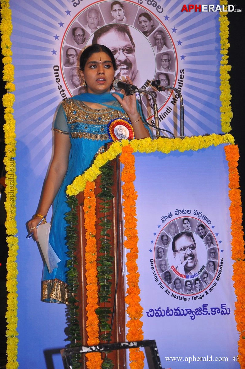 Swarnayuga Sangeeta Darsakulu Book Launch