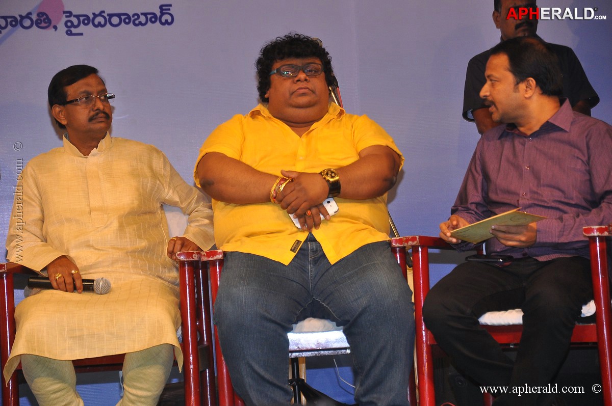 Swarnayuga Sangeeta Darsakulu Book Launch