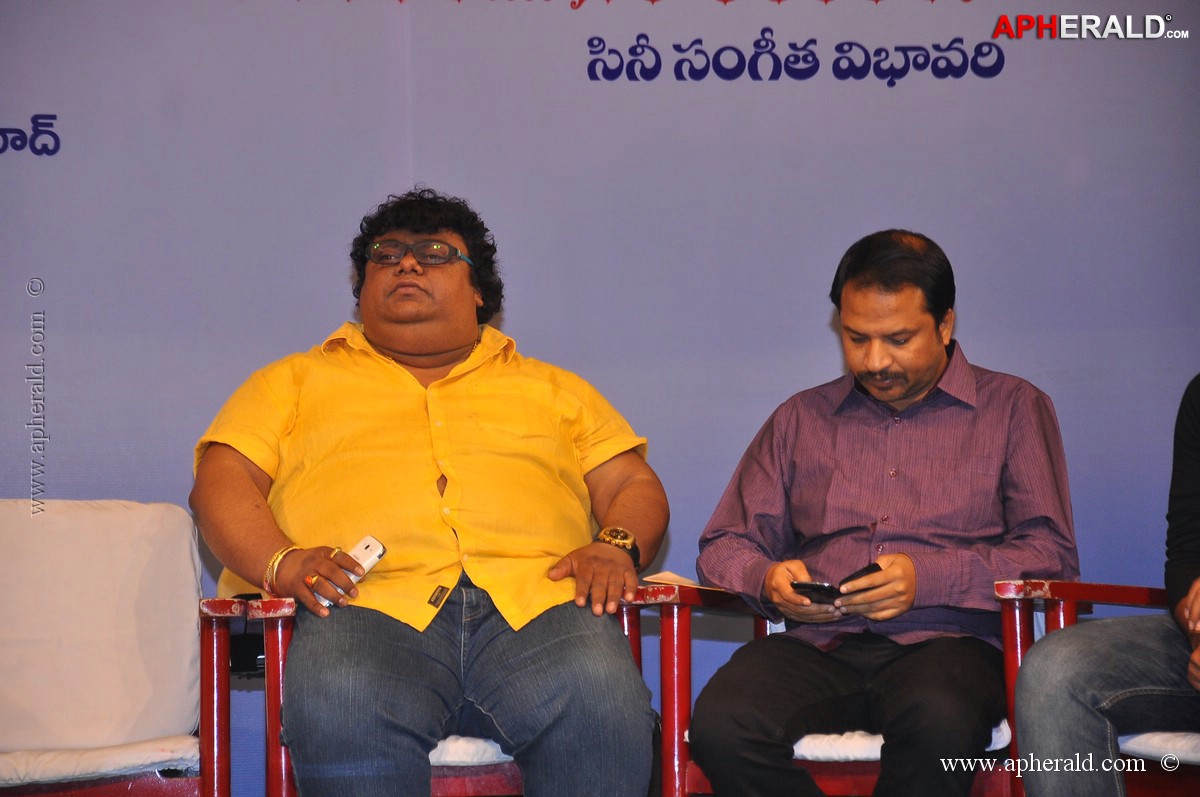 Swarnayuga Sangeeta Darsakulu Book Launch