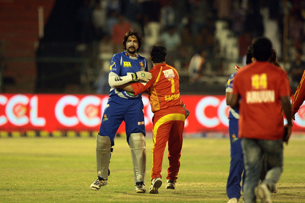 Telugu Warriors Vs Karnataka Bulldozers Match Photos