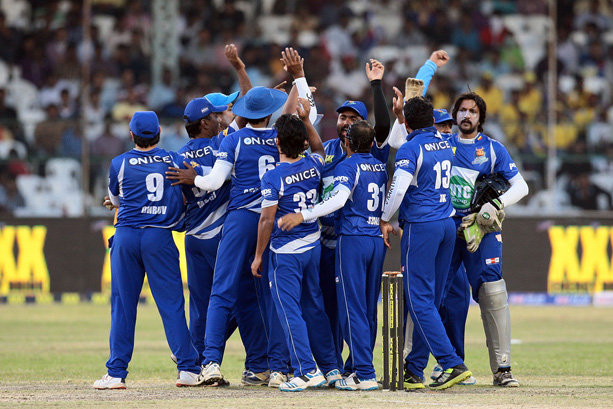 Telugu Warriors Vs Karnataka Bulldozers Match Photos