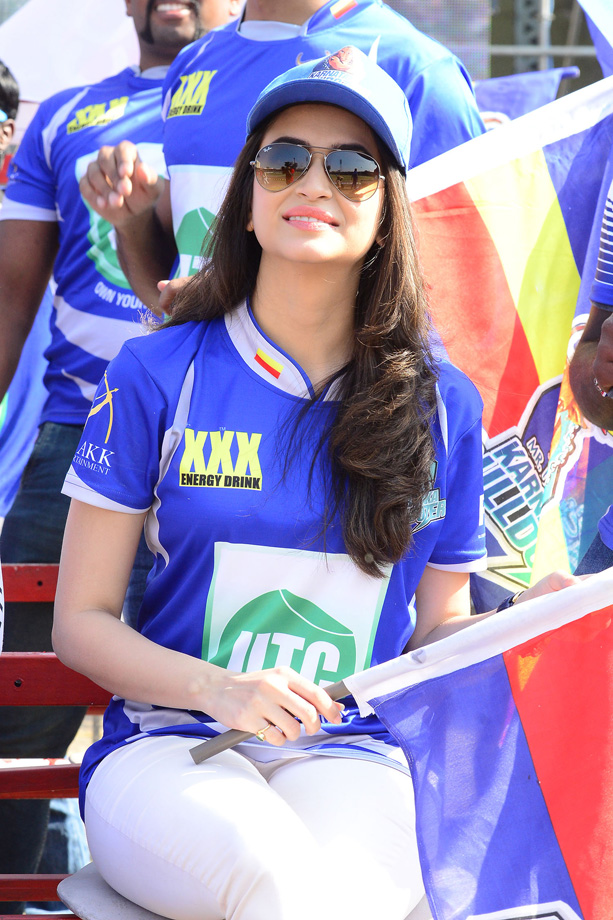 Telugu Warriors Vs Karnataka Bulldozers Match Photos