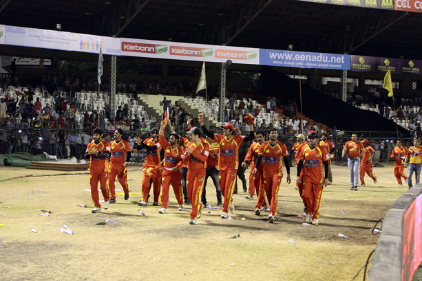 Telugu Warriors Vs Karnataka Bulldozers Match Photos