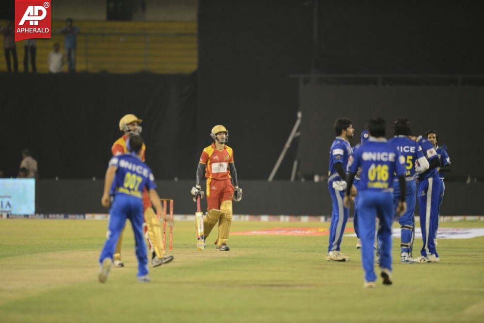 Telugu Warriors Vs Karnataka Bulldozers Match