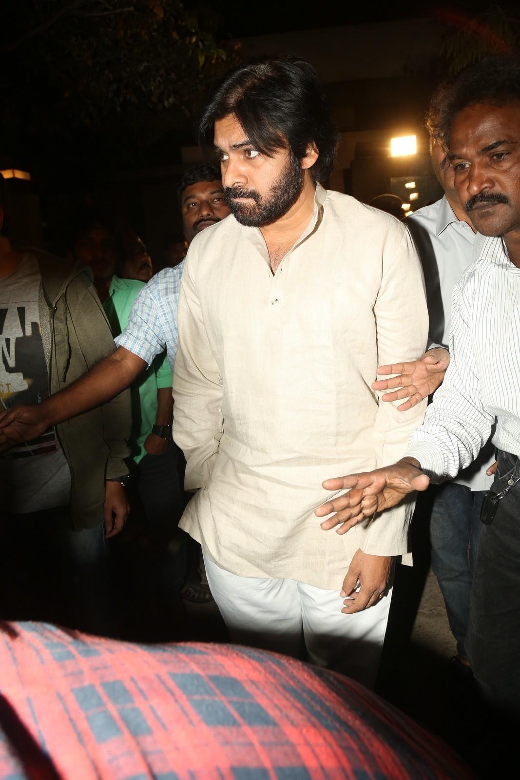 Tollywood Celebs Pay Tribute To Ramanaidu