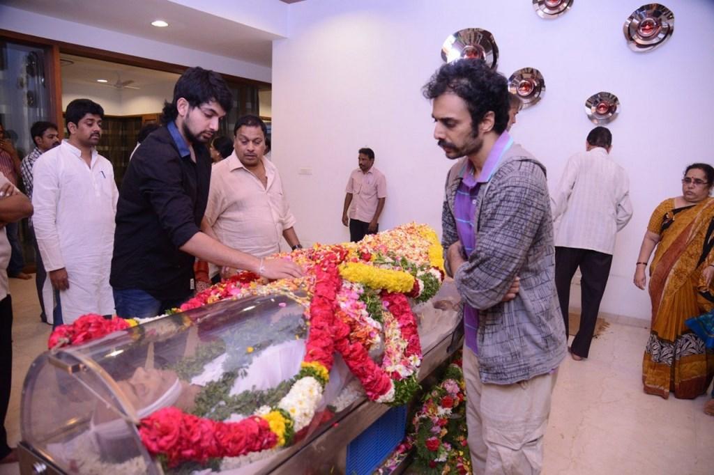 Tollywood Celebs Pay Tribute To Ramanaidu
